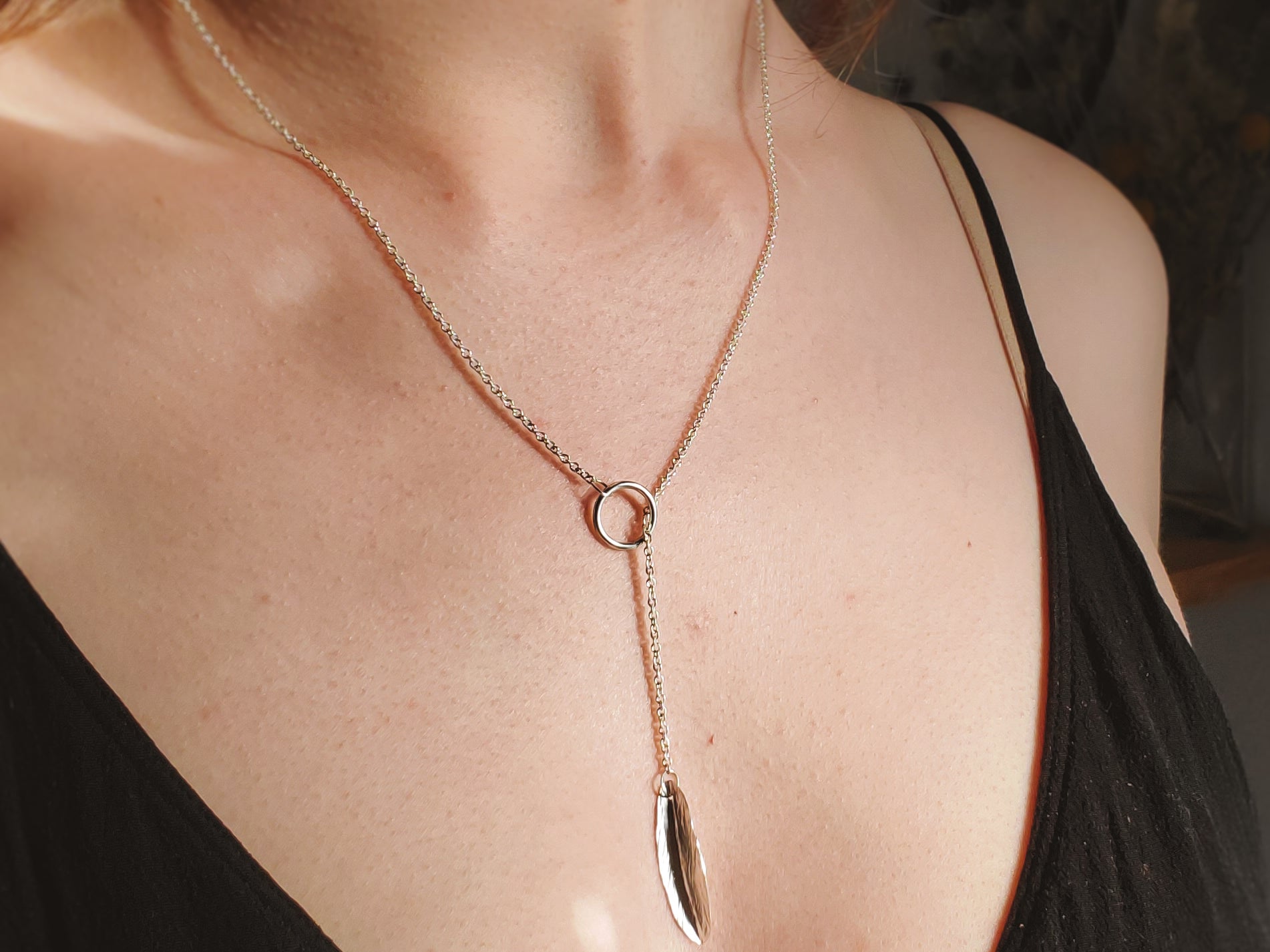 How to wear a lariat necklace?