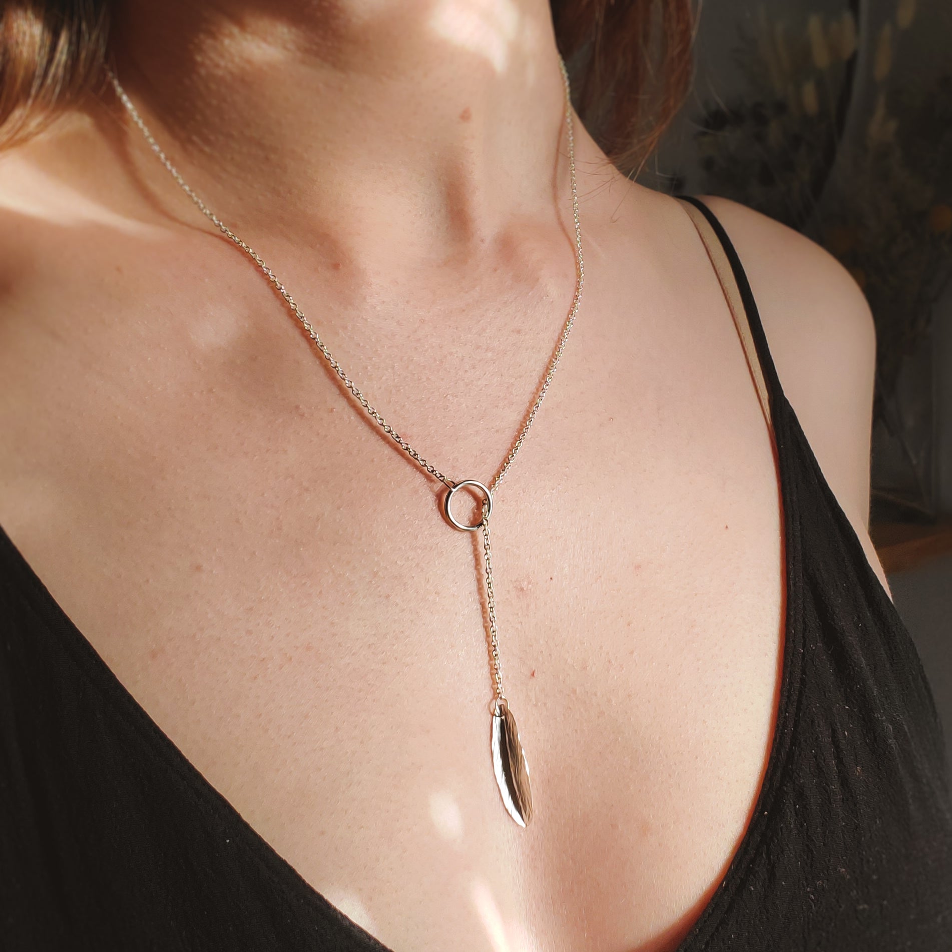 How to wear a lariat necklace?